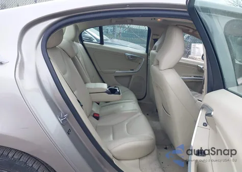 2015 Volvo S60 T5 Premier z USA, uszkodzony, nr VIN YV126MFK6F2338498